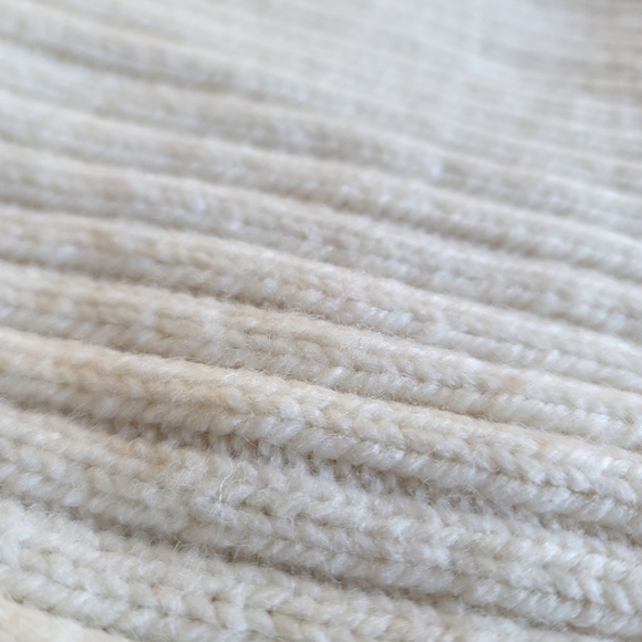JW Anderson Uniqlo Cream Wool Sweater Size 11-12 - Picture 7 of 7